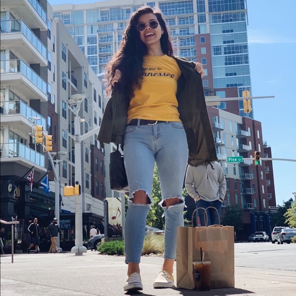 Meet the Posher, Vicky - Picture 1 of 1